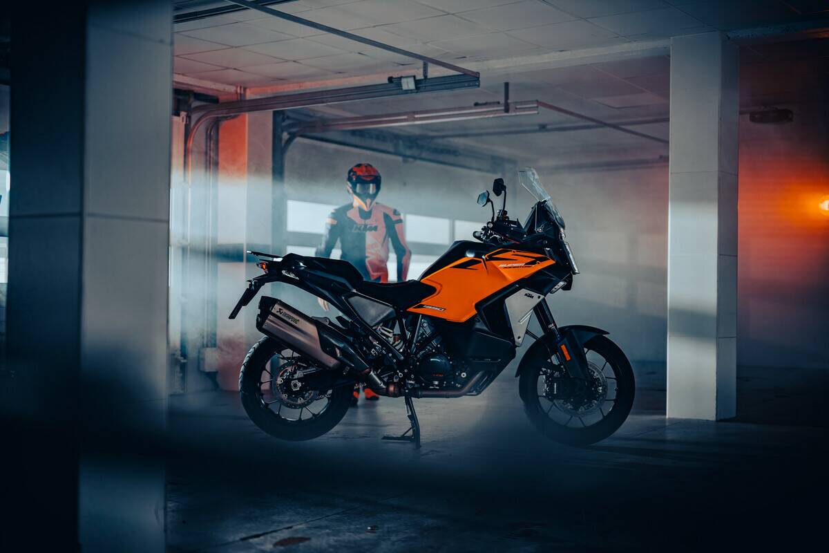 NUOVA KTM 1390 SUPER ADVENTURE S EVO 2025: TUTTO IL RESTO È PASSATO