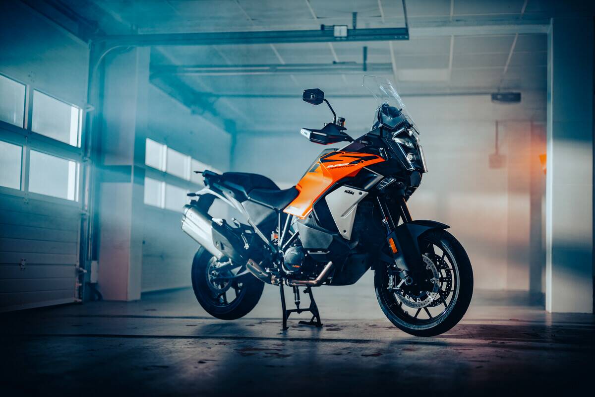 NUOVA KTM 1390 SUPER ADVENTURE S EVO 2025: TUTTO IL RESTO È PASSATO