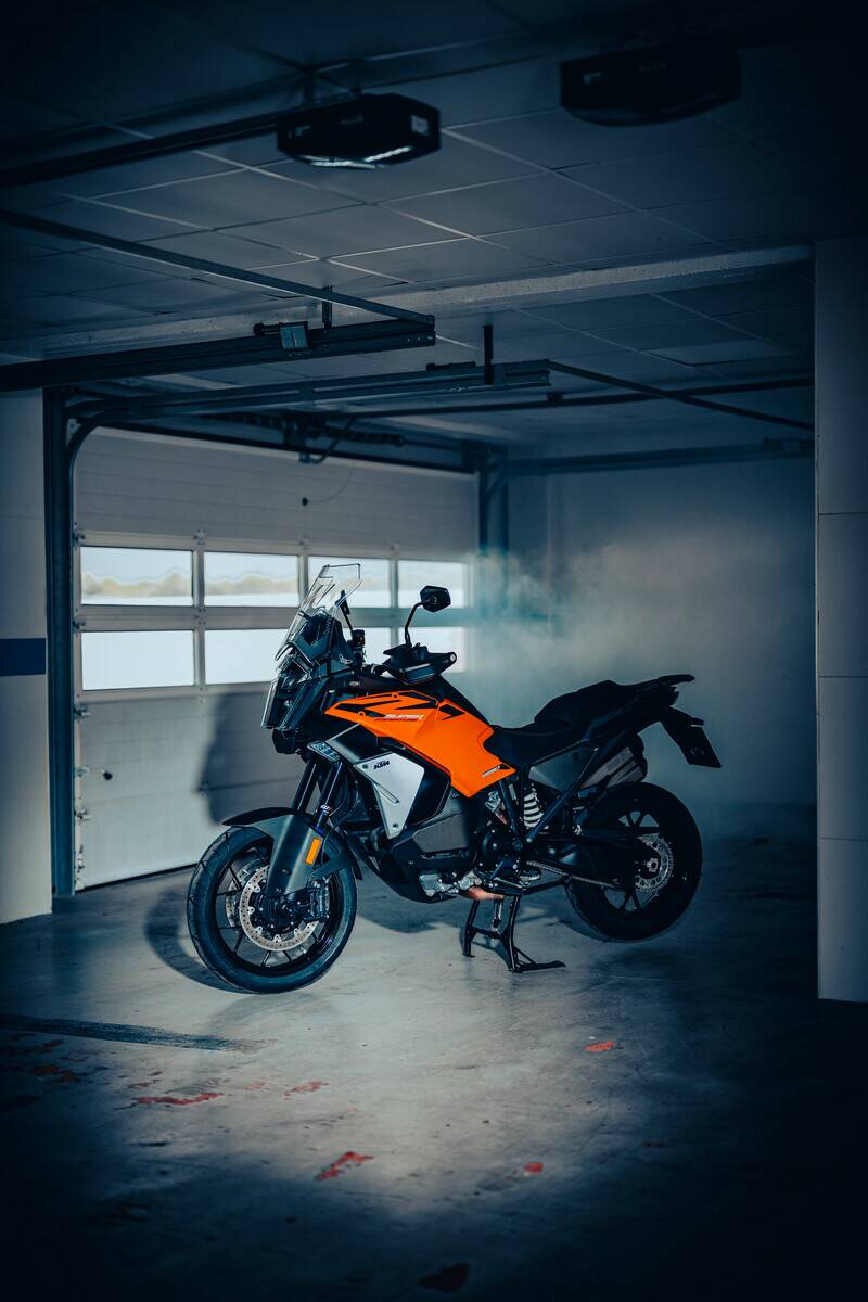 NUOVA KTM 1390 SUPER ADVENTURE S EVO 2025: TUTTO IL RESTO È PASSATO