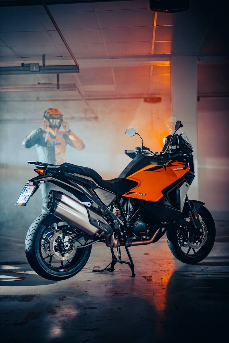 NUOVA KTM 1390 SUPER ADVENTURE S EVO 2025: TUTTO IL RESTO È PASSATO