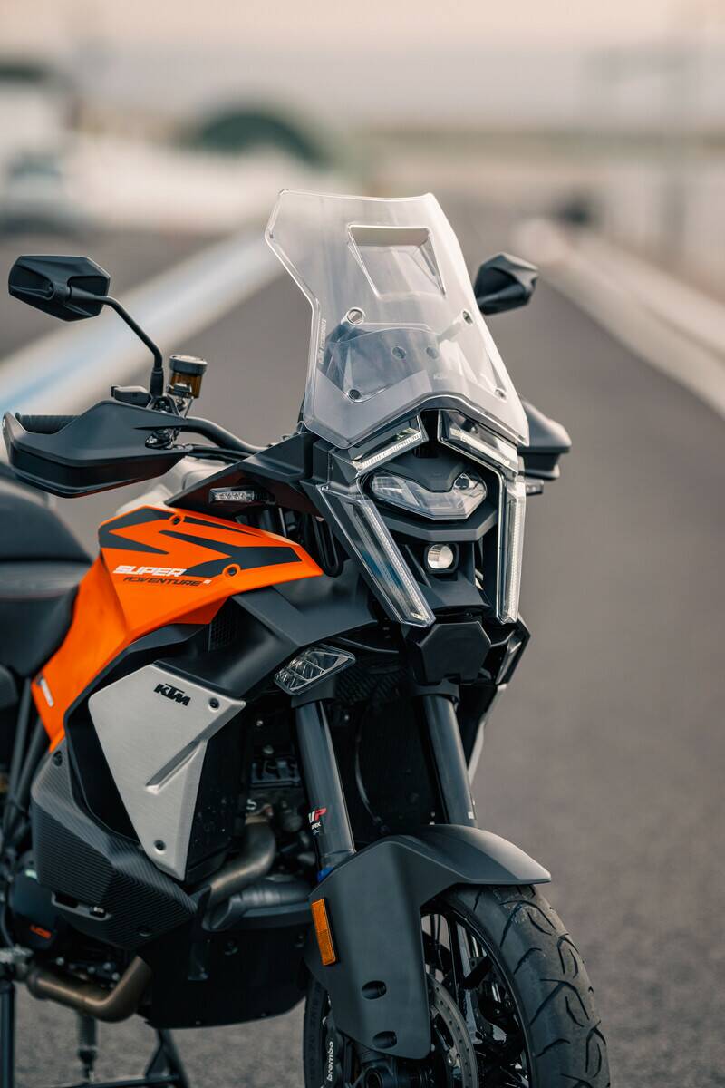 NUOVA KTM 1390 SUPER ADVENTURE S EVO 2025: TUTTO IL RESTO È PASSATO