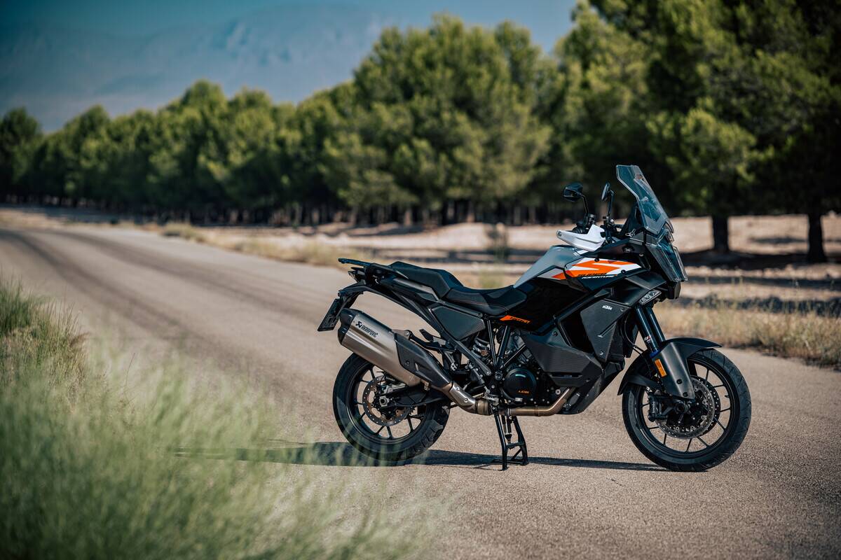 KTM 1390 SUPER ADVENTURE S 2025: IL NUOVO RIFERIMENTO DELLA CATEGORIA È ARRIVATO SULLA TERRA