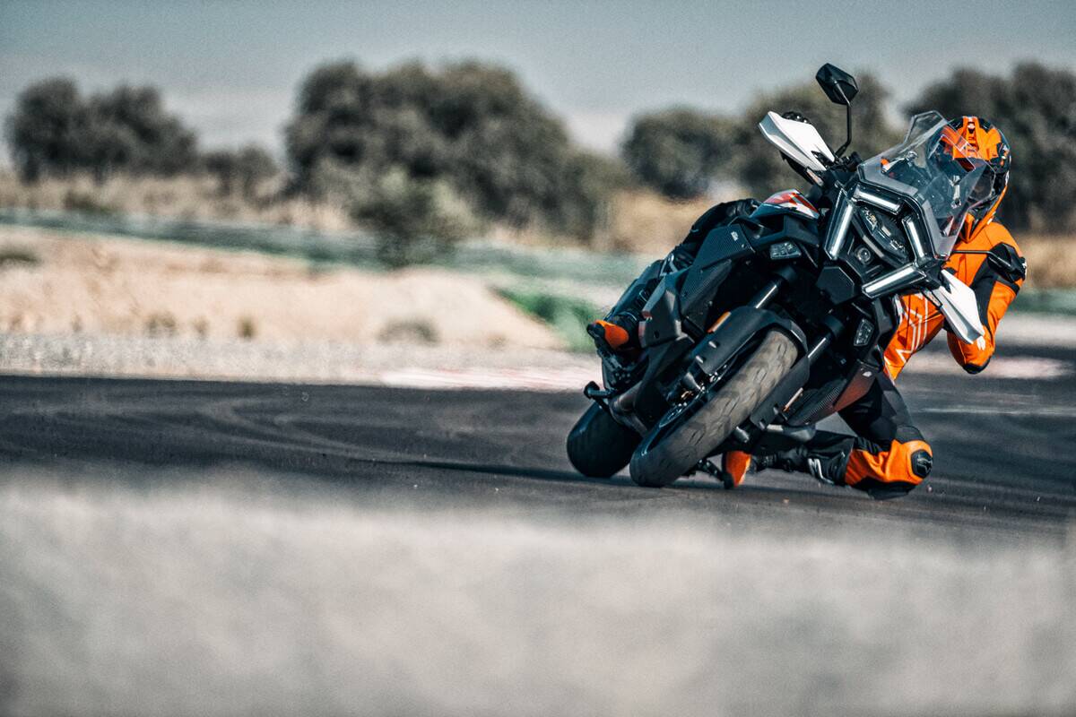 KTM 1390 SUPER ADVENTURE S 2025: IL NUOVO RIFERIMENTO DELLA CATEGORIA È ARRIVATO SULLA TERRA