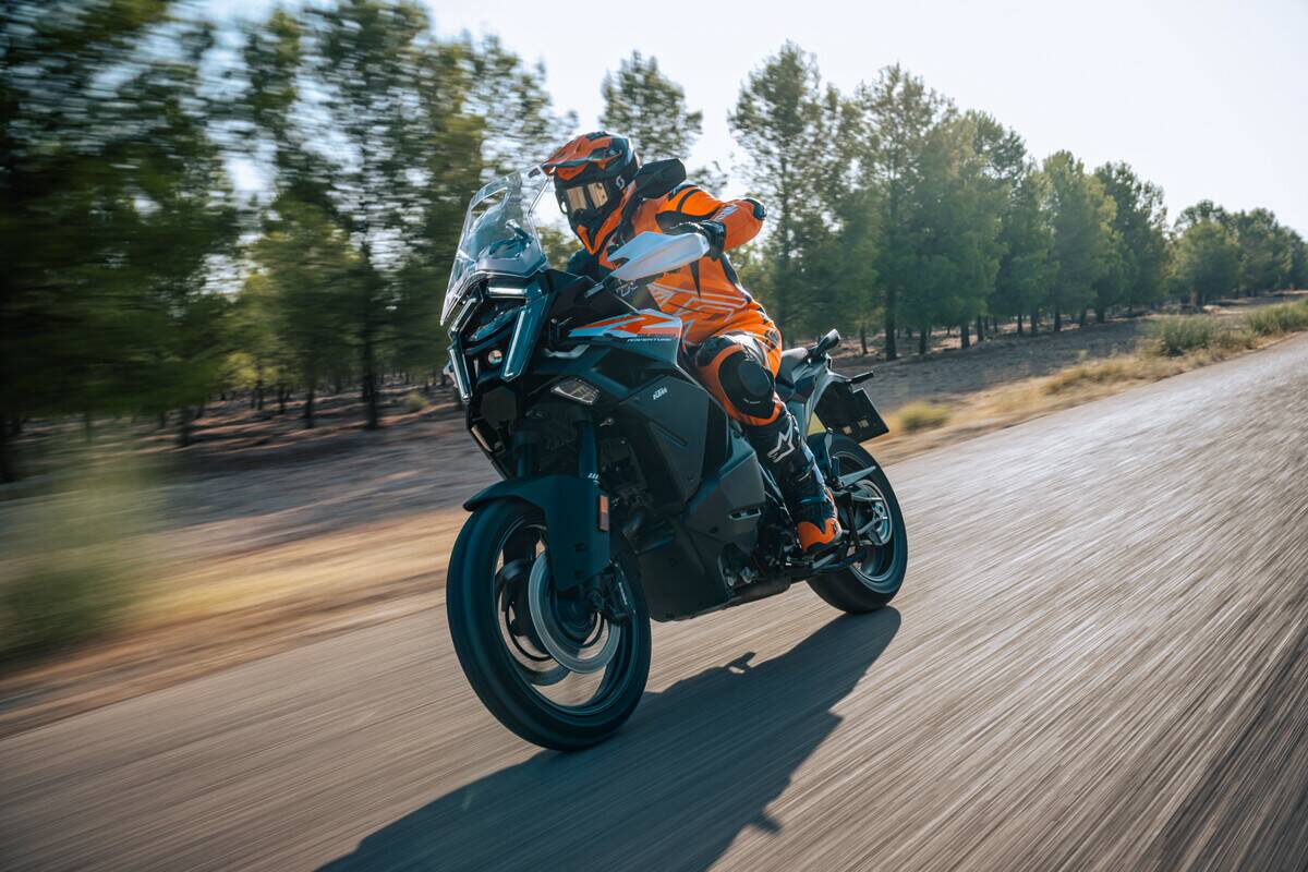 KTM 1390 SUPER ADVENTURE S 2025: IL NUOVO RIFERIMENTO DELLA CATEGORIA È ARRIVATO SULLA TERRA