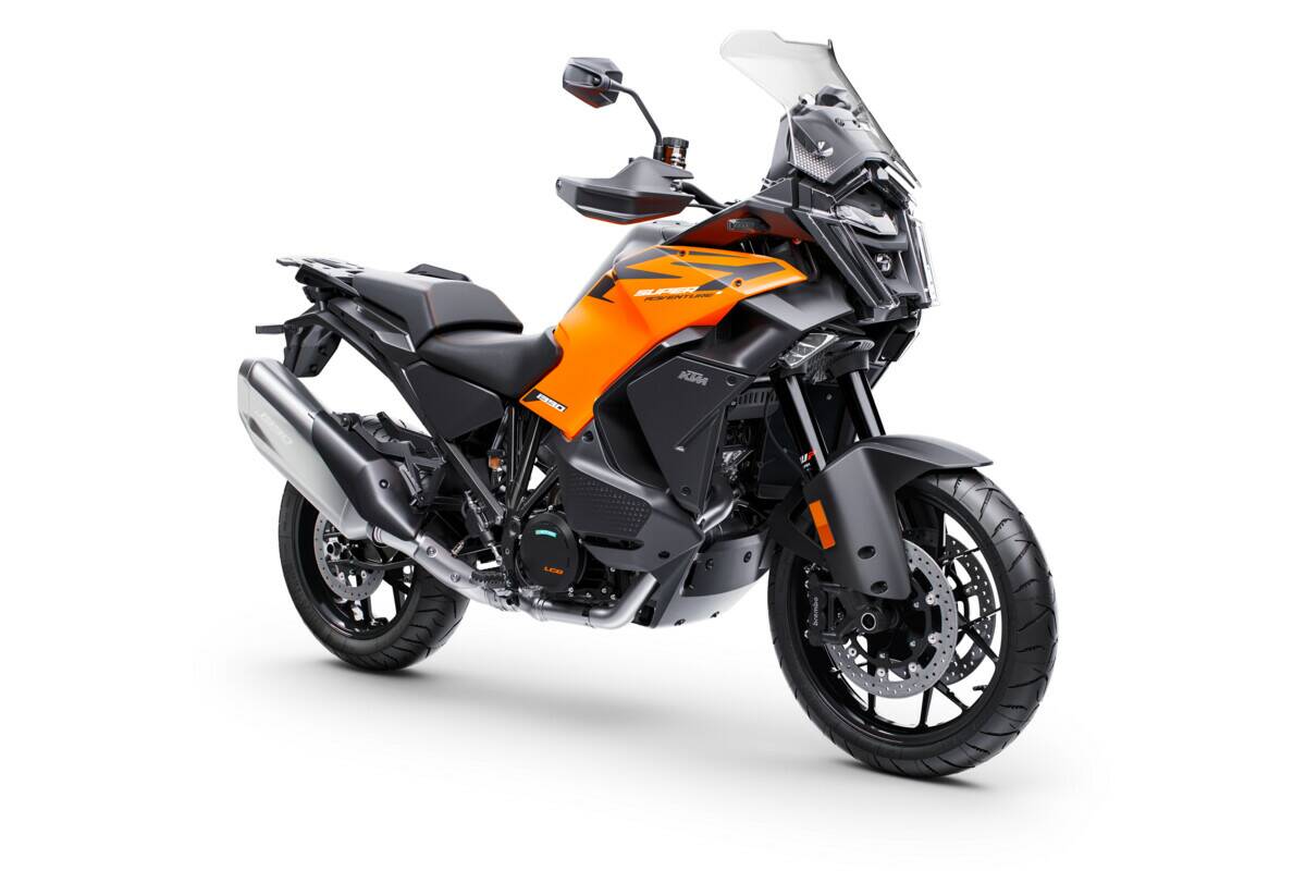 KTM 1390 SUPER ADVENTURE S 2025: IL NUOVO RIFERIMENTO DELLA CATEGORIA È ARRIVATO SULLA TERRA