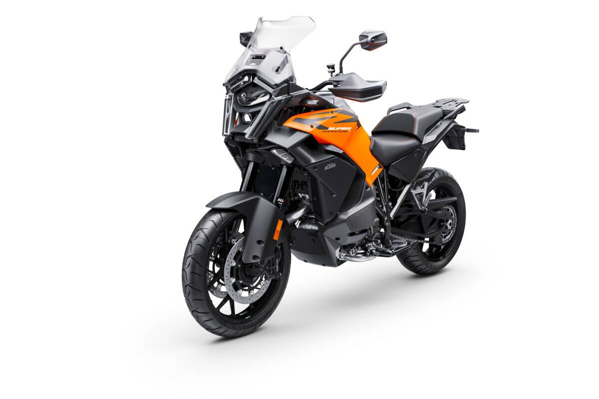 KTM 1390 SUPER ADVENTURE S 2025: IL NUOVO RIFERIMENTO DELLA CATEGORIA È ARRIVATO SULLA TERRA