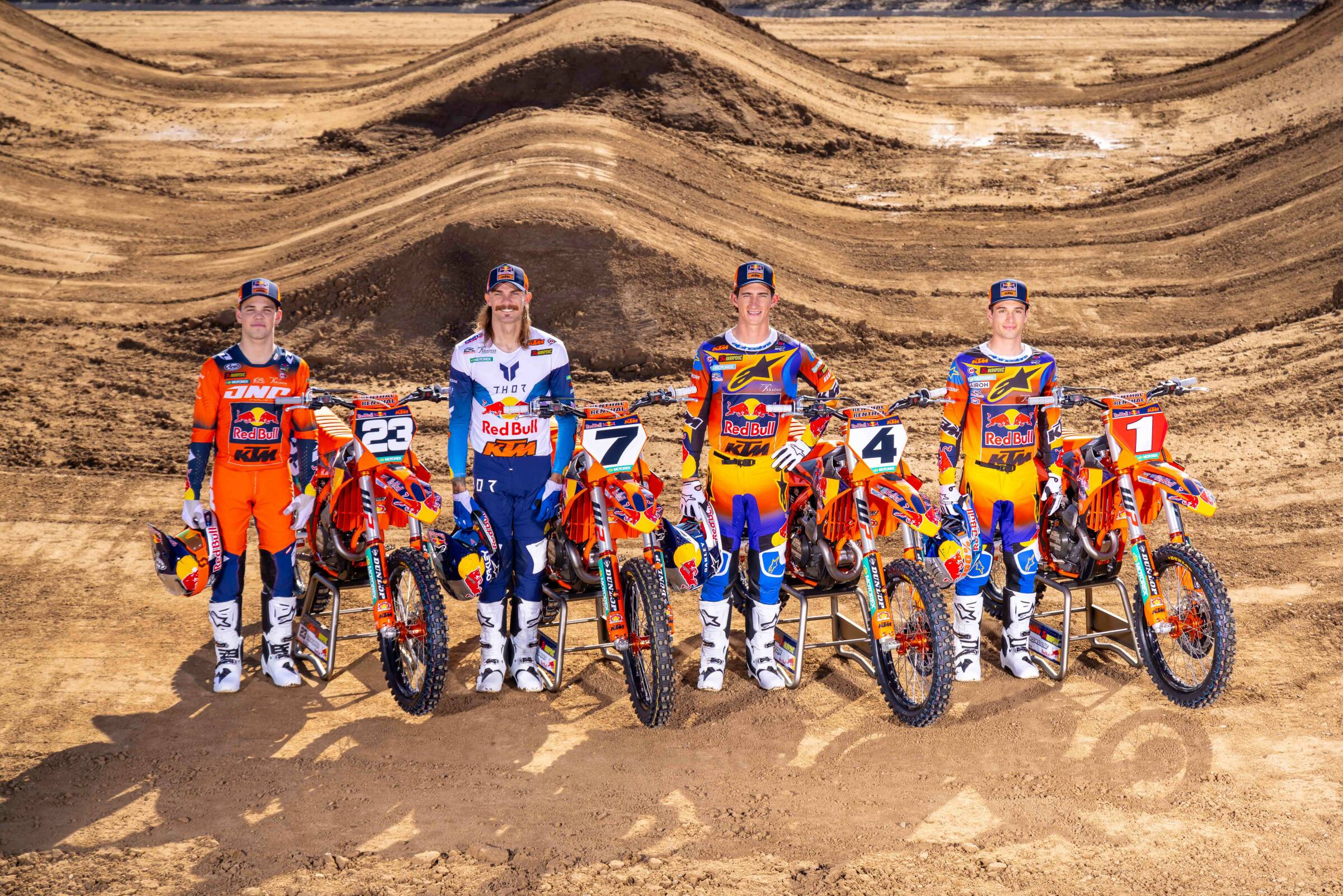 IL TEAM RED BULL KTM FACTORY RACING PRESENTA LA LINE-UP PER IL SUPERMOTOCROSS WORLD CHAMPIONSHIP 2025