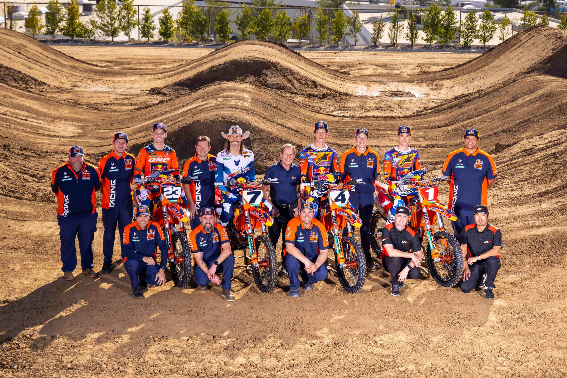 IL TEAM RED BULL KTM FACTORY RACING PRESENTA LA LINE-UP PER IL SUPERMOTOCROSS WORLD CHAMPIONSHIP 2025