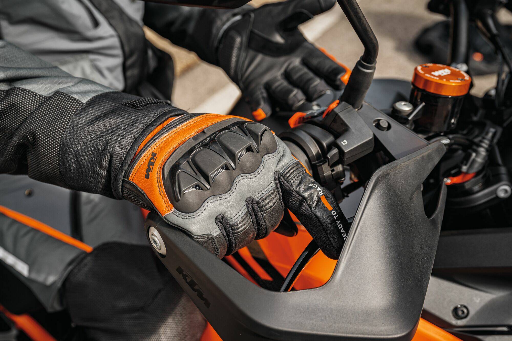 COLLEZIONE KTM TERRA ADVENTURE: DEDICATA AGLI AMANTI DEI GRANDI VIAGGI