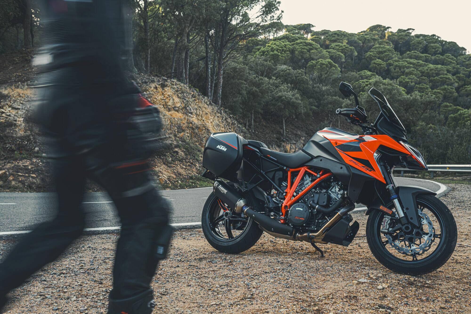 KTM IN AZIONE A EICMA RIDING FEST 2025: LE MOTO READY TO RACE ARRIVANO A MISANO