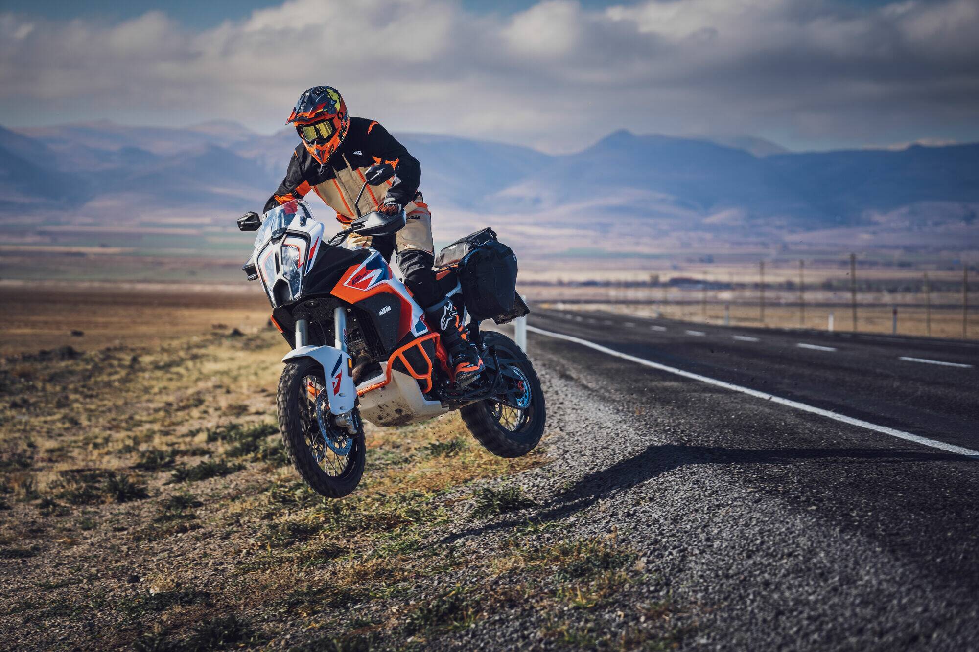 KTM IN AZIONE A EICMA RIDING FEST 2025: LE MOTO READY TO RACE ARRIVANO A MISANO