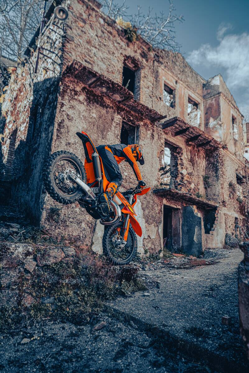 KTM PRESENTA LA NUOVA GAMMA ENDURO 2026
