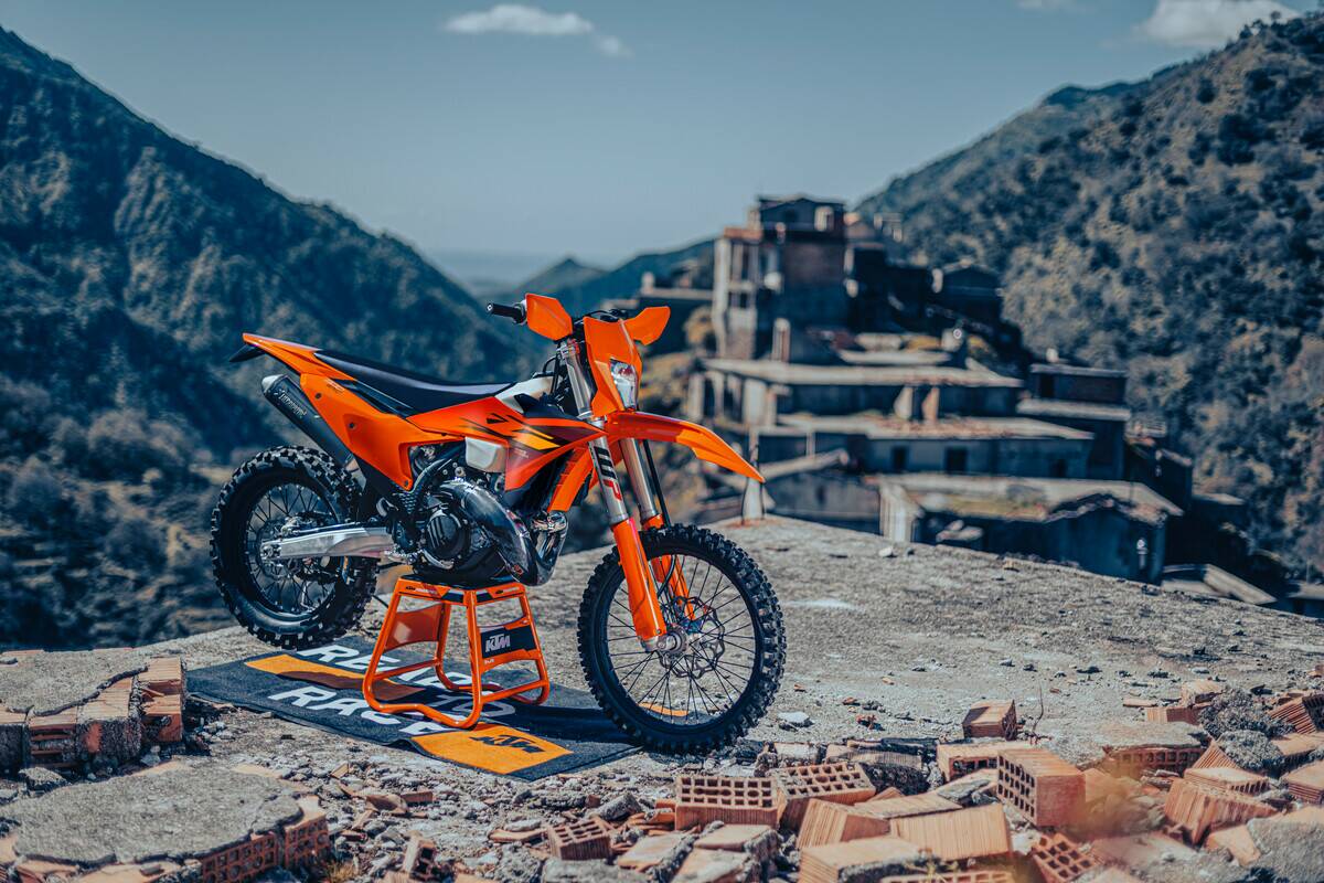 KTM PRESENTA LA NUOVA GAMMA ENDURO 2026