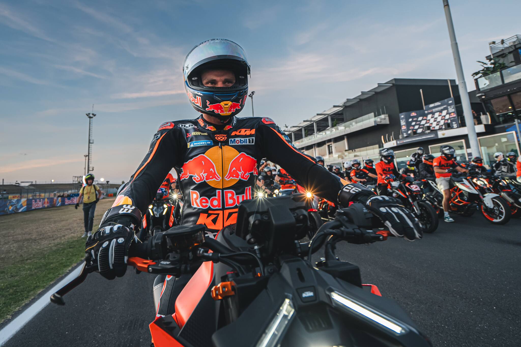 KTM ORANGE PARADE 2025: INIZIATO IL COUNTDOWN PER L’EVENTO DI COMMUNITY PIÙ READY TO RACE DELL’ANNO!