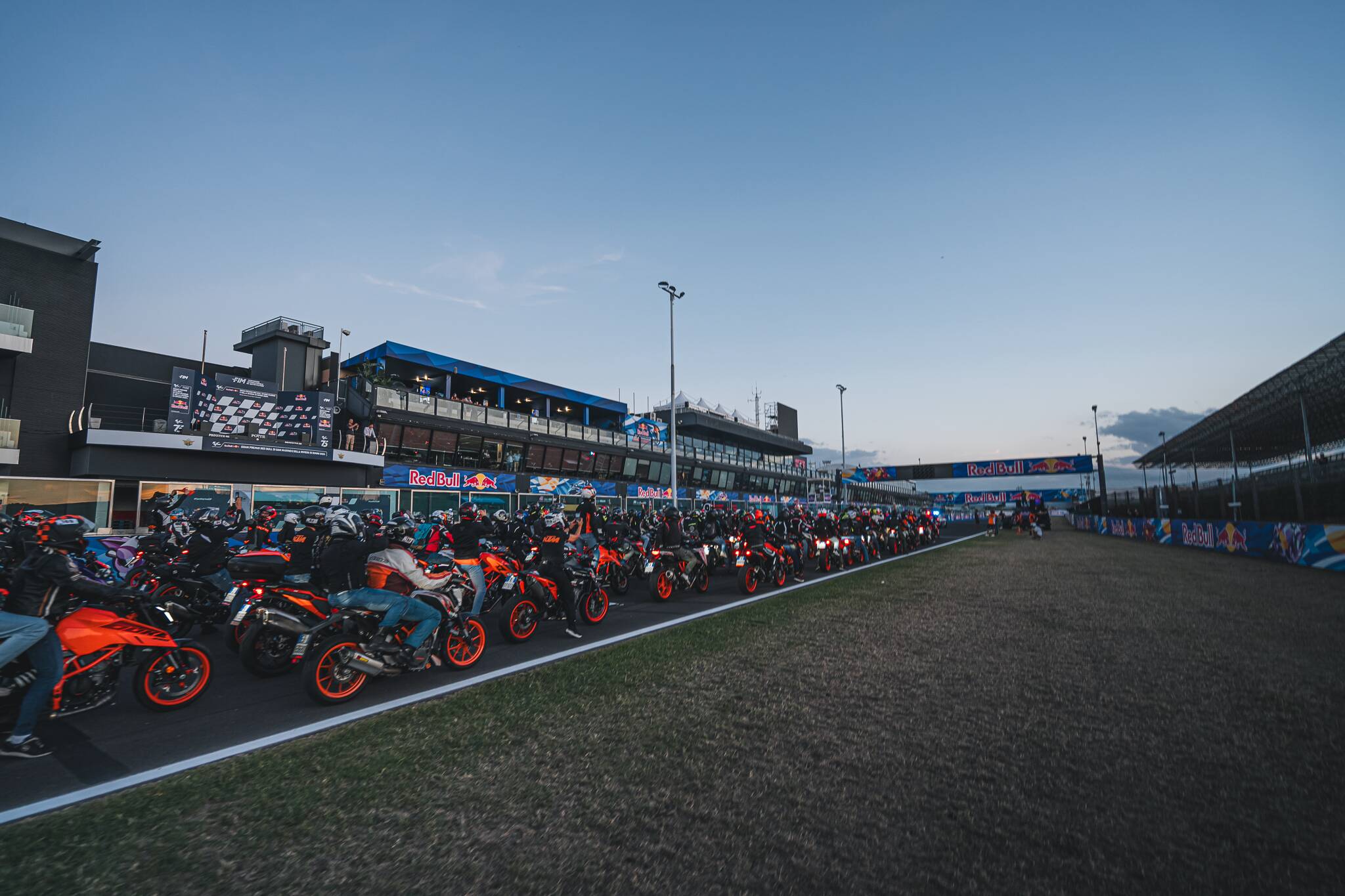 KTM ORANGE PARADE 2025: INIZIATO IL COUNTDOWN PER L’EVENTO DI COMMUNITY PIÙ READY TO RACE DELL’ANNO!