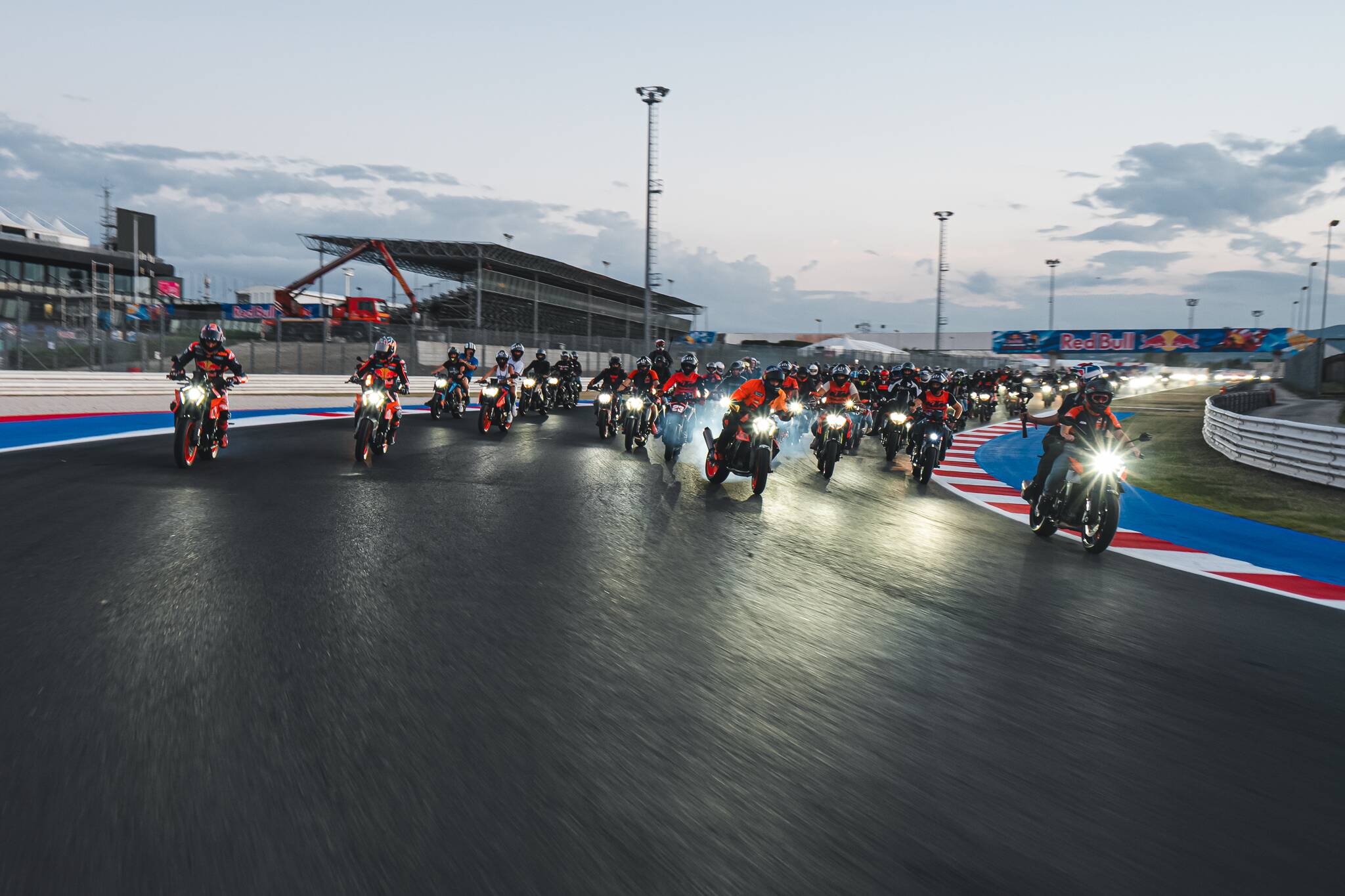 KTM ORANGE PARADE 2025: INIZIATO IL COUNTDOWN PER L’EVENTO DI COMMUNITY PIÙ READY TO RACE DELL’ANNO!