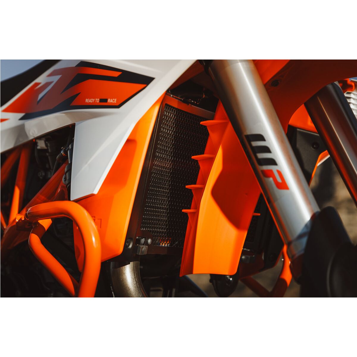 Radiator protection grille