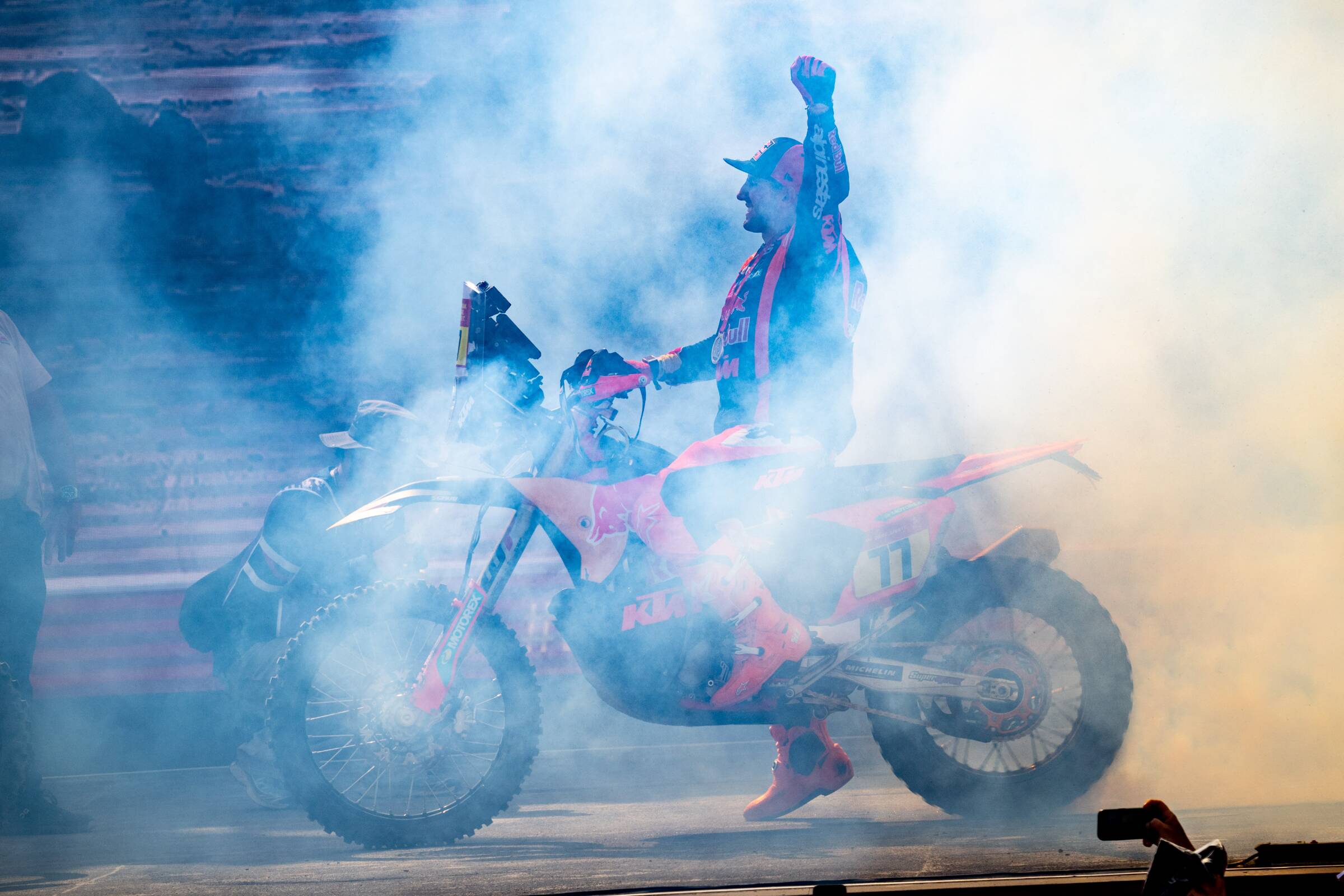 DAKAR 2026: IL DESERTO SI TINGE DI ARANCIO