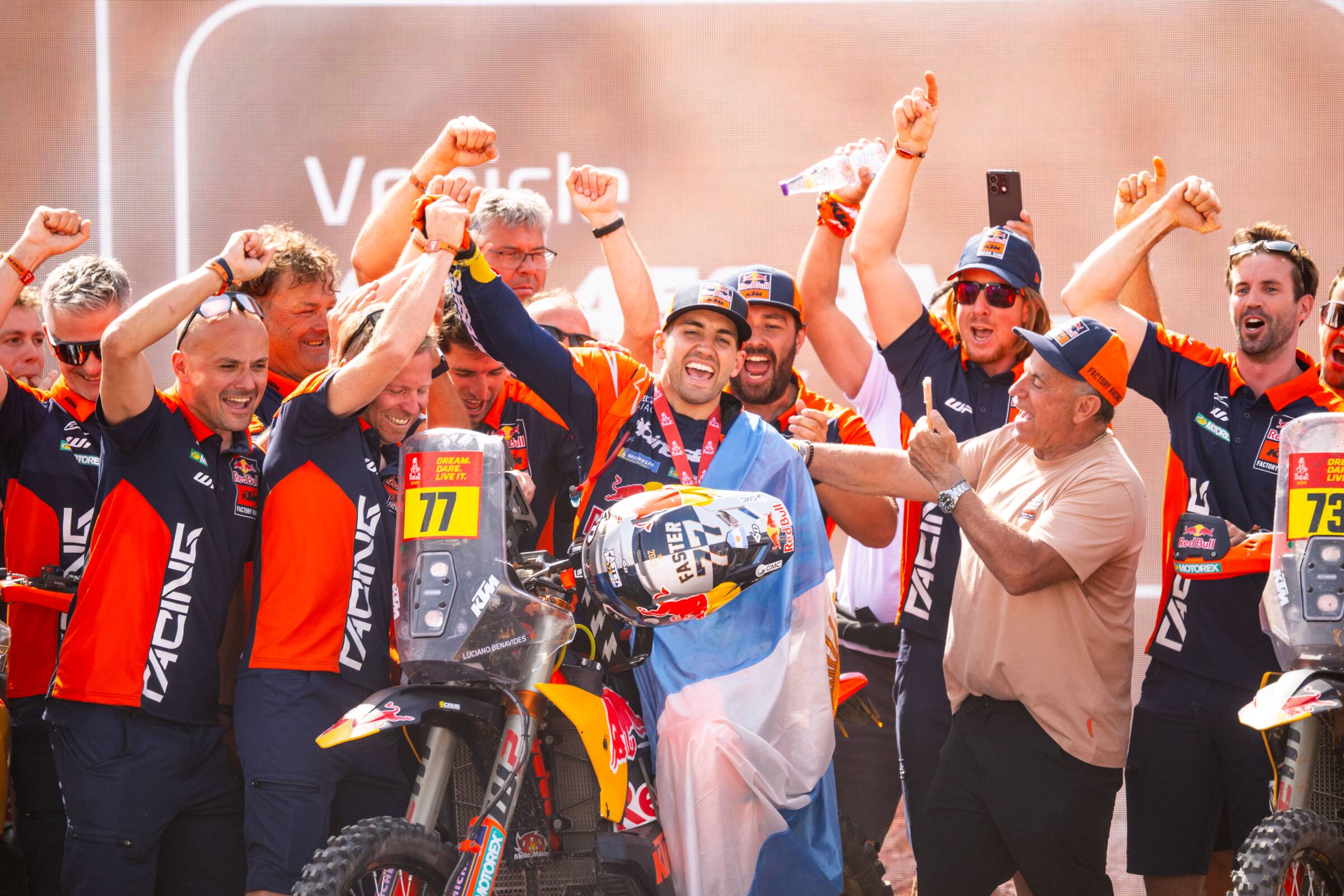 DAKAR 2026: IL DESERTO SI TINGE DI ARANCIO