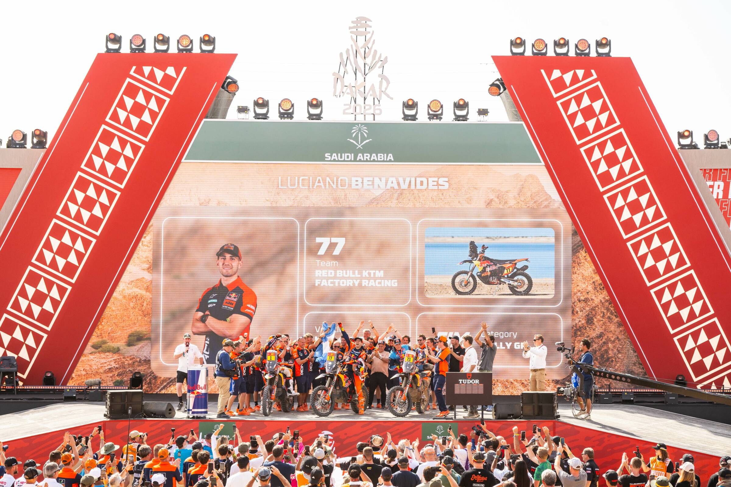 DAKAR 2026: IL DESERTO SI TINGE DI ARANCIO