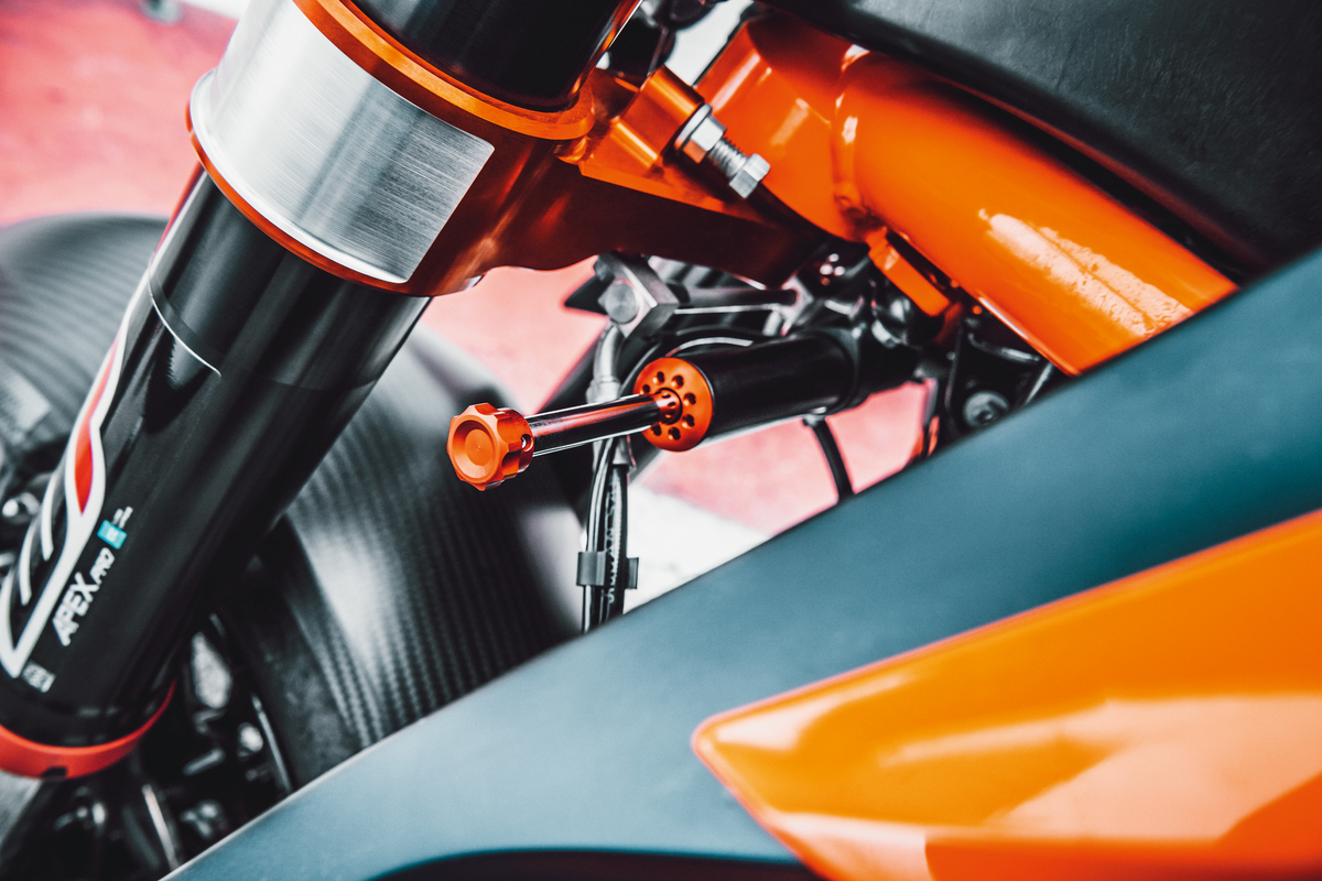 Kit dell'ammortizzatore di sterzo APEX PRO 7117